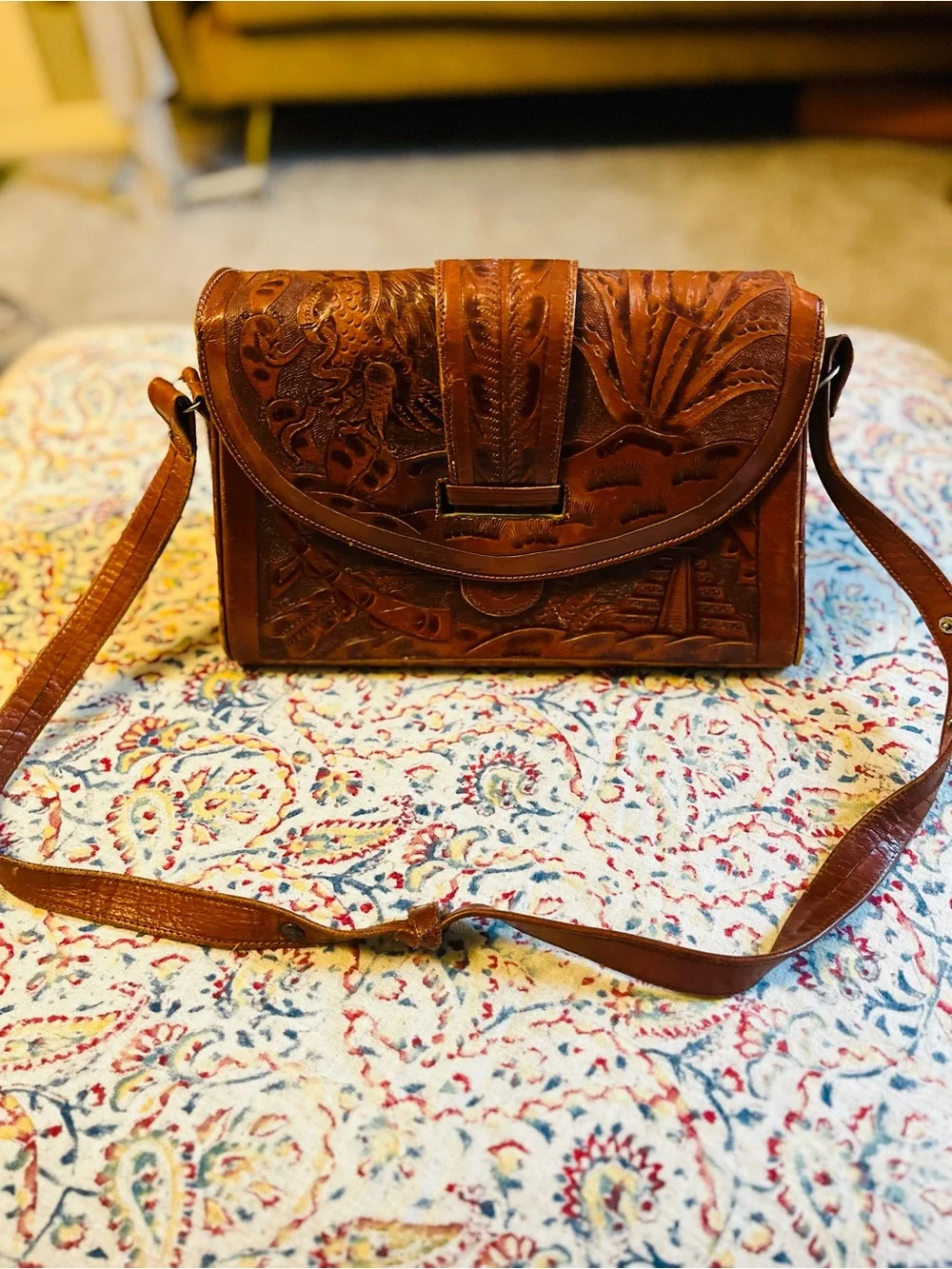 Vintage Mexican oil tooled leather purse